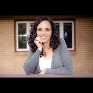 Meet your Posher, Nora